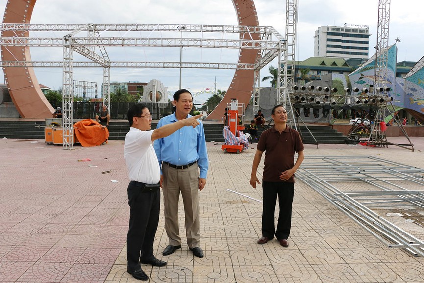 Phó chủ tịch UBND tỉnh Nghệ An thị sát sân khấu Chung khảo phía Bắc - ảnh 3
