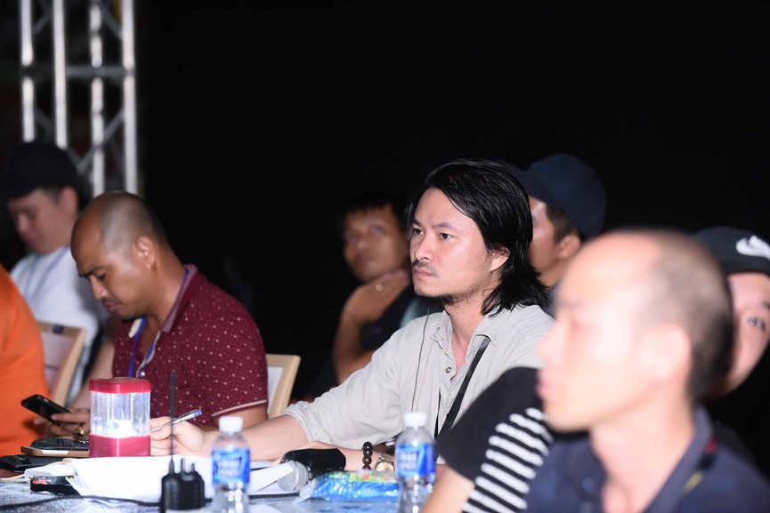 Mặc áo mưa tổng duyệt, thí sinh Hoa hậu Việt Nam vẫn đẹp rạng ngời - ảnh 3