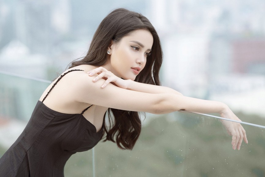 Á hậu Diệu Thuỳ tung ảnh gợi cảm trước tin đồn đi thi HH quốc tế 2018 - ảnh 8