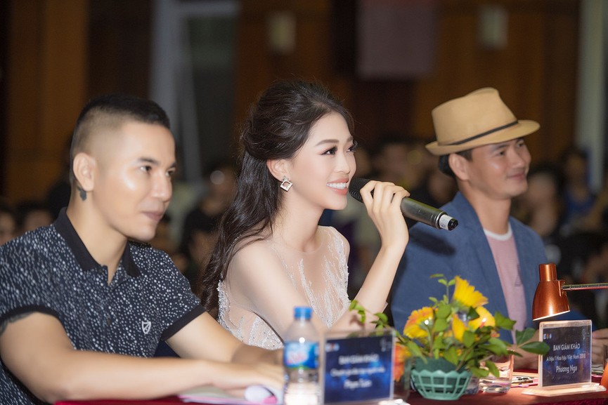 Á hậu Phương Nga khoe chân dài nõn nà với váy xuyên thấu - ảnh 7