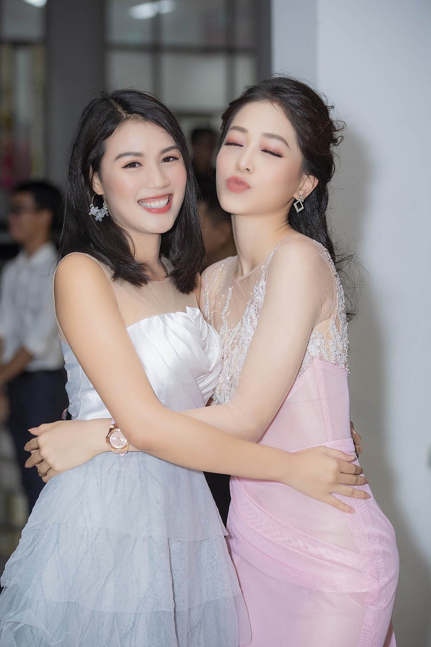 Á hậu Phương Nga khoe chân dài nõn nà với váy xuyên thấu - ảnh 6