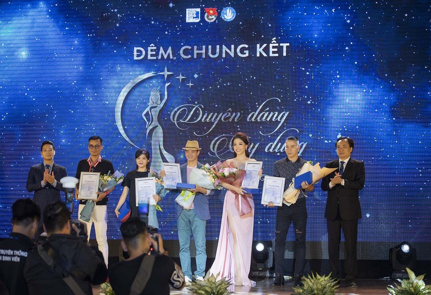 Á hậu Phương Nga khoe chân dài nõn nà với váy xuyên thấu - ảnh 9