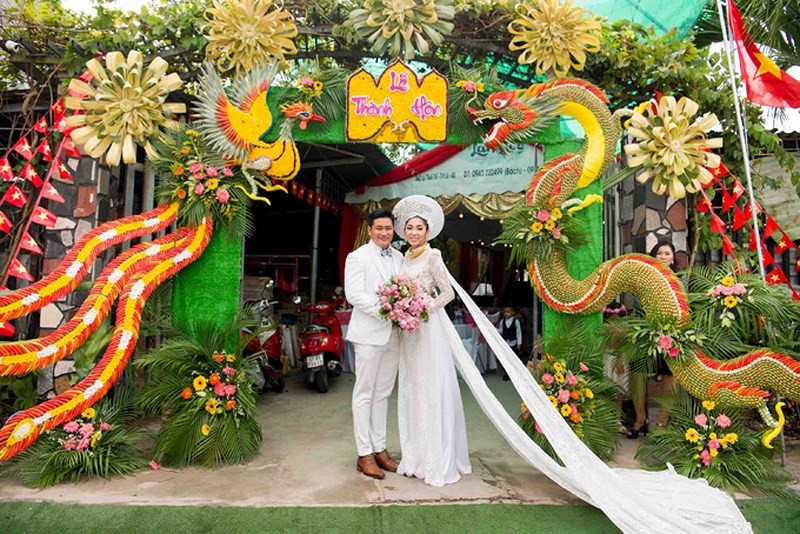 Hoa hậu đại dương Thu Thảo 'theo chồng về dinh' sau khi bão số 9 tan - ảnh 1