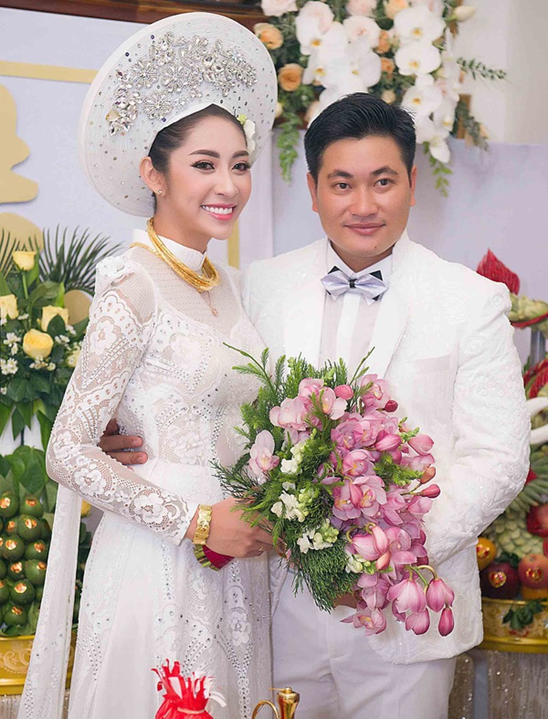 Hoa hậu đại dương Thu Thảo 'theo chồng về dinh' sau khi bão số 9 tan - ảnh 2