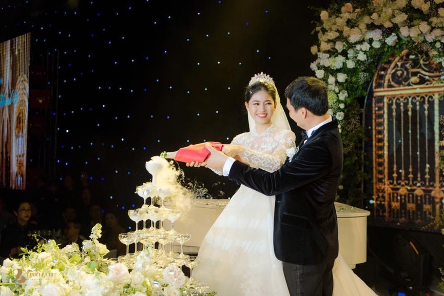 Toàn cảnh đám cưới lộng lẫy như 'cổ tích' của Á hậu Thanh Tú - ảnh 9