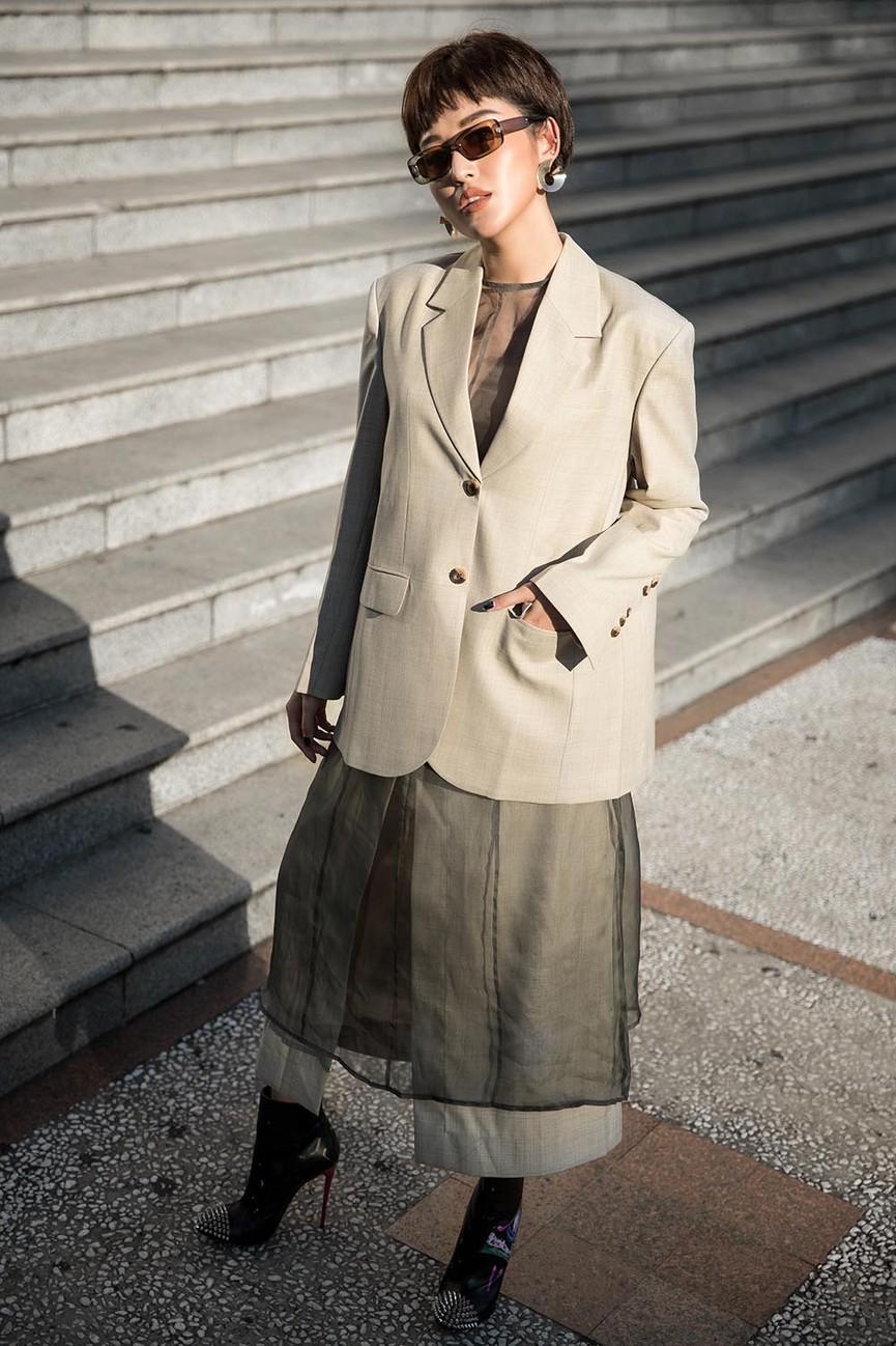 Huyền My bất ngờ xuống tóc, phối đồ street style cá tính trên phố - ảnh 10