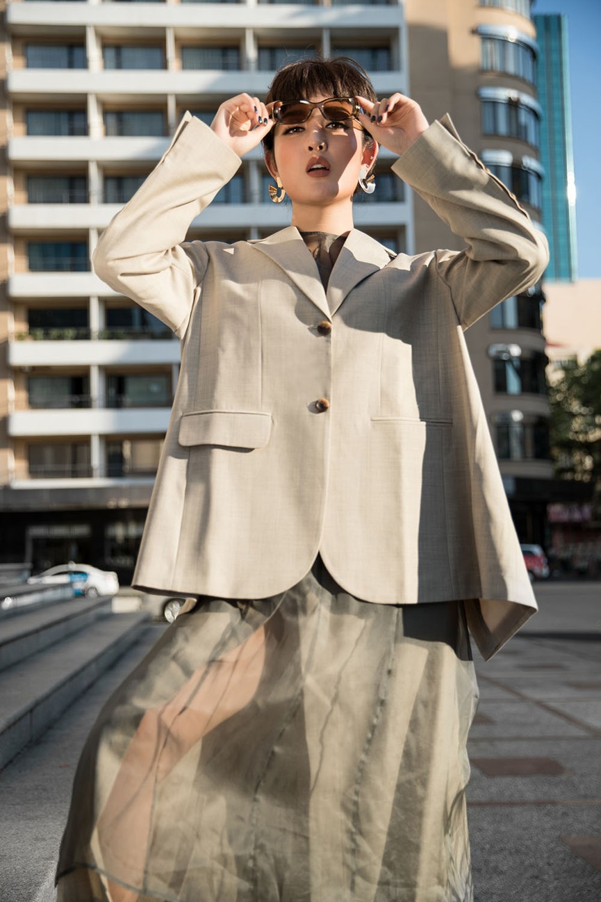 Huyền My bất ngờ xuống tóc, phối đồ street style cá tính trên phố - ảnh 11