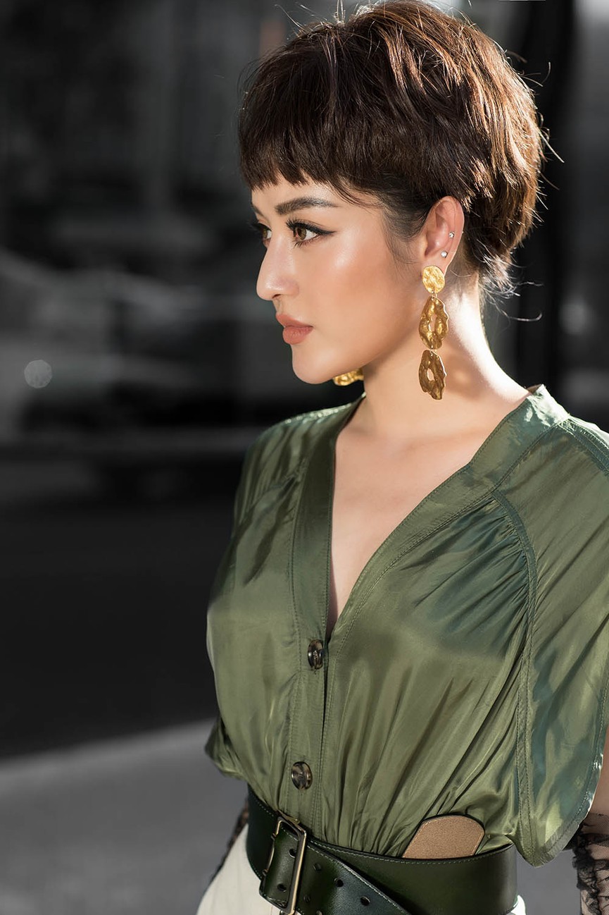 Huyền My bất ngờ xuống tóc, phối đồ street style cá tính trên phố - ảnh 5