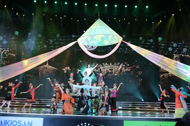 Chung kết Hoa hậu Việt Nam 2018: Ấn tượng đêm 'ánh sáng' - ảnh 2