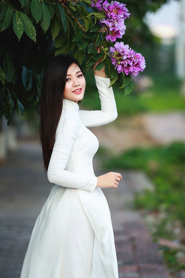 Thiếu nữ Hà thành đẹp dịu dàng bên hoa bằng lăng - ảnh 4