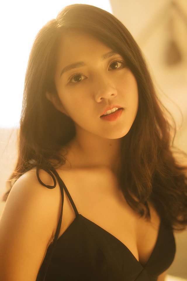 'Hot girl Reuters' Kiều Trinh thay đổi phong cách, quyến rũ hút hồn - ảnh 4