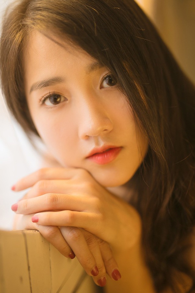 'Hot girl Reuters' Kiều Trinh thay đổi phong cách, quyến rũ hút hồn - ảnh 6