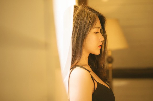 'Hot girl Reuters' Kiều Trinh thay đổi phong cách, quyến rũ hút hồn - ảnh 8