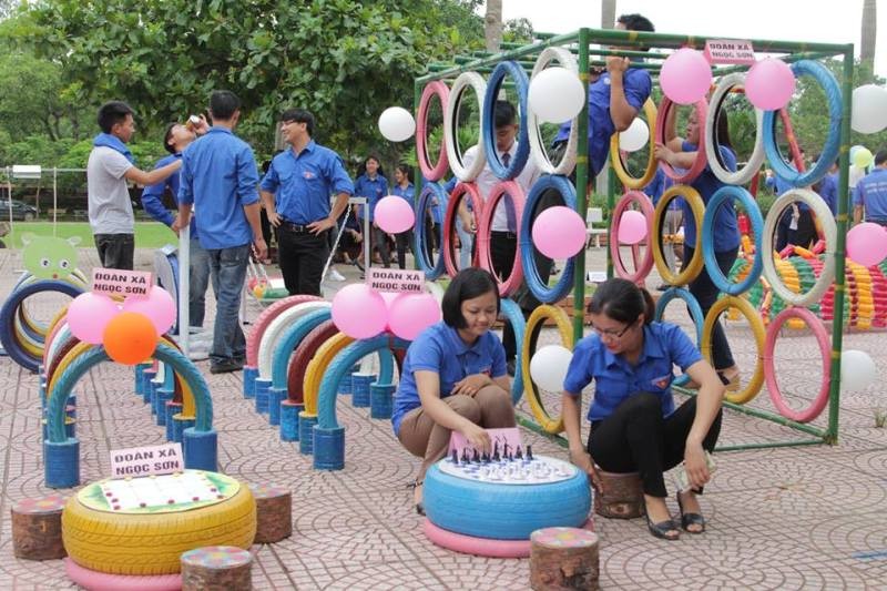 'Phù phép' phế liệu thành đồ chơi trẻ em - ảnh 2