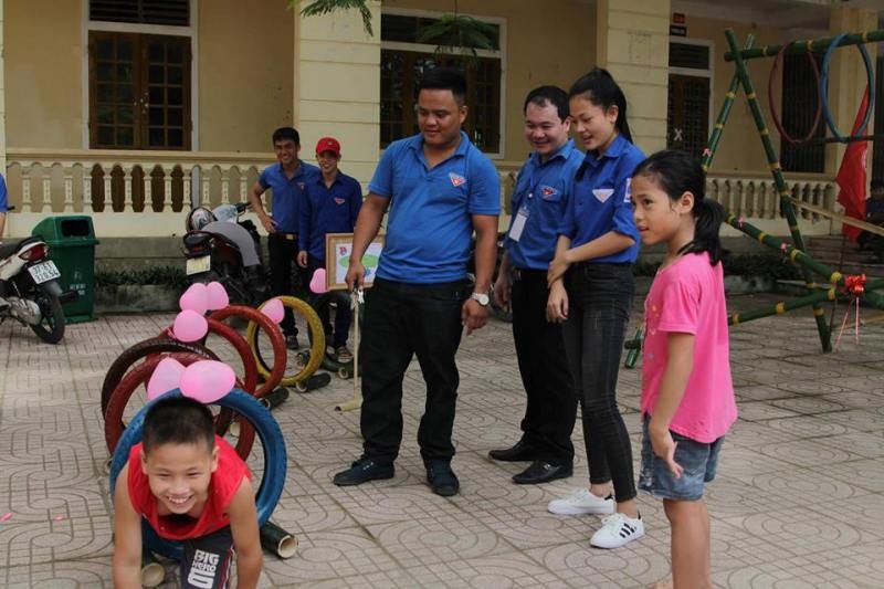 'Phù phép' phế liệu thành đồ chơi trẻ em - ảnh 3