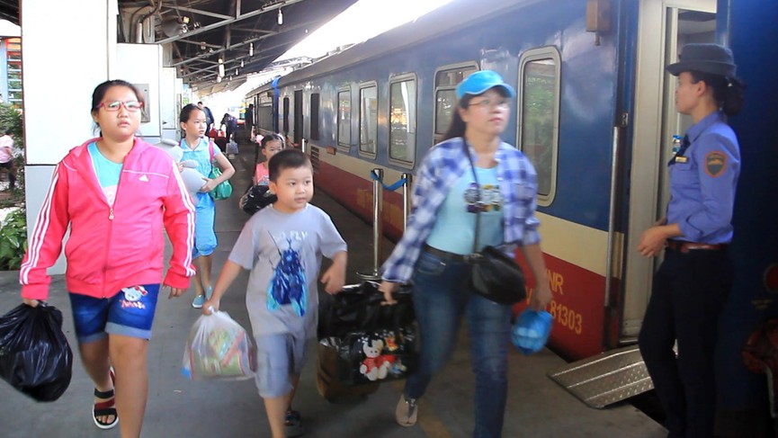 Ga Sài Gòn bắt đầu bán 300.000 vé tàu Tết Kỷ Hợi 2019 - ảnh 6