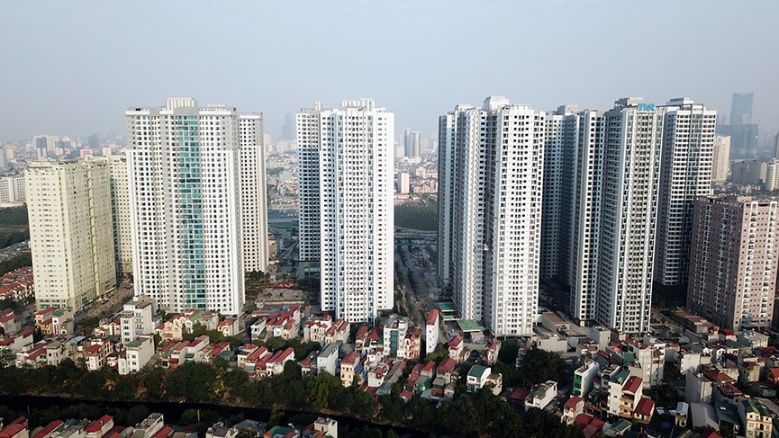 Bay trên 'rừng' cao ốc Hà Nội những ngày nắng nóng đỉnh điểm - ảnh 2