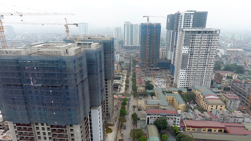 Bay trên 'rừng' cao ốc Hà Nội những ngày nắng nóng đỉnh điểm - ảnh 8