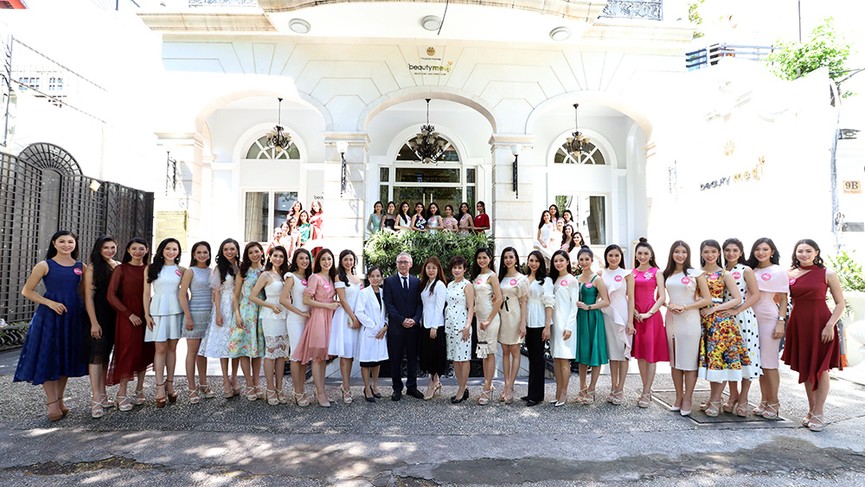 Học giữ nhan sắc từ chuyên gia từng chăm sóc da tổng thống Mỹ - ảnh 1