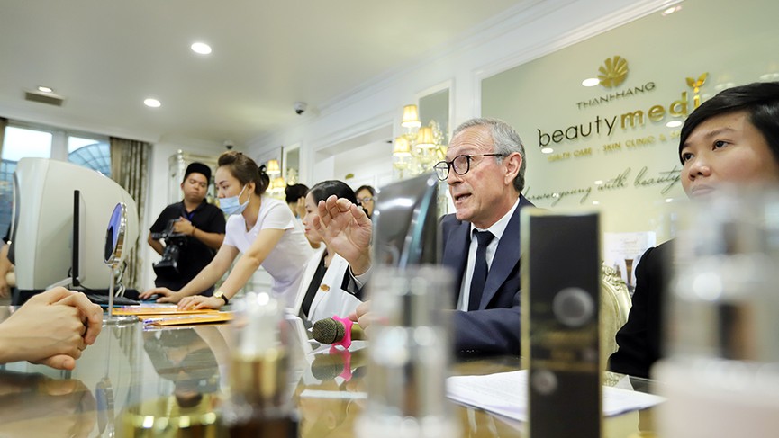 Học giữ nhan sắc từ chuyên gia từng chăm sóc da tổng thống Mỹ - ảnh 6