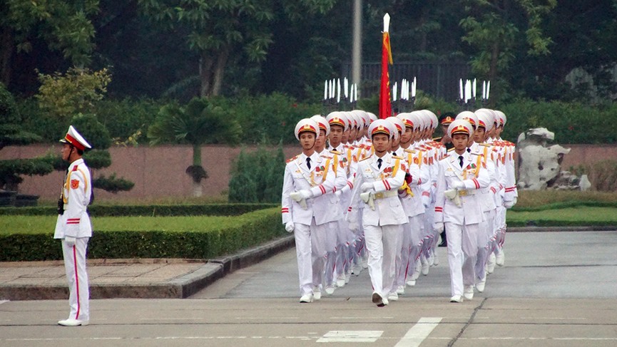 Hà Nội treo cờ rủ hai ngày Quốc tang nguyên Tổng Bí thư Đỗ Mười - ảnh 2