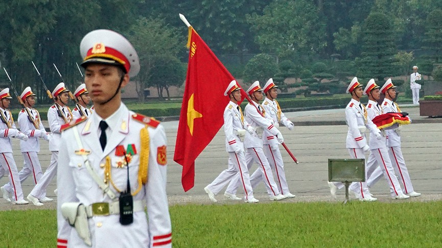 Hà Nội treo cờ rủ hai ngày Quốc tang nguyên Tổng Bí thư Đỗ Mười - ảnh 3