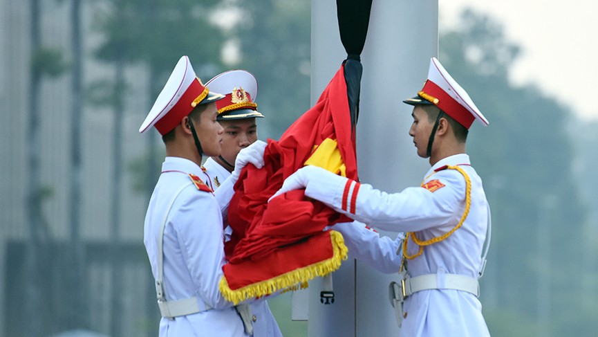 Hà Nội treo cờ rủ hai ngày Quốc tang nguyên Tổng Bí thư Đỗ Mười - ảnh 4