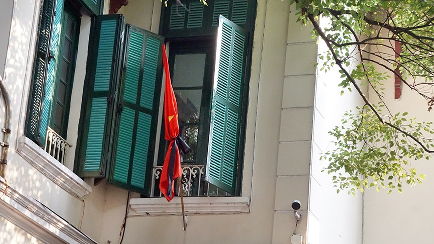 Hà Nội treo cờ rủ hai ngày Quốc tang nguyên Tổng Bí thư Đỗ Mười - ảnh 7