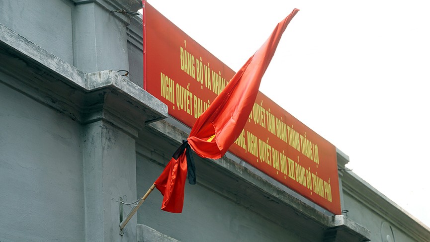 Hà Nội treo cờ rủ hai ngày Quốc tang nguyên Tổng Bí thư Đỗ Mười - ảnh 11