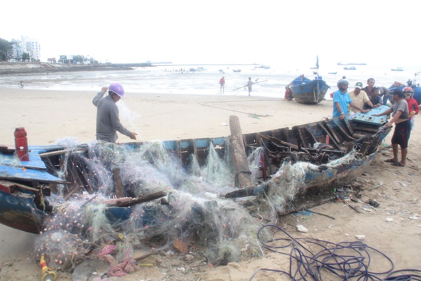 Tàu thuyền của ngư dân Vũng Tàu bị bão số 9 quật tan tành - ảnh 17