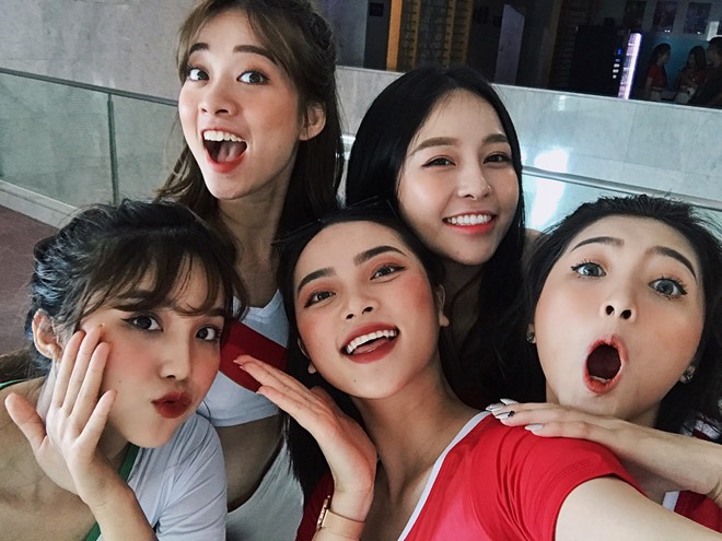 Nhìn gần dàn hot girl khoe sắc cổ vũ World Cup 2018 - ảnh 3
