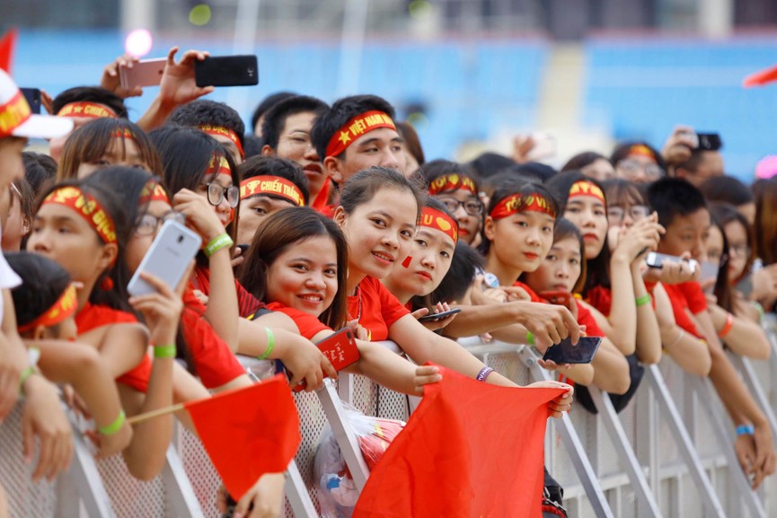 Dàn cầu thủ Olympic Việt Nam bảnh bao trong lễ mừng công - ảnh 13