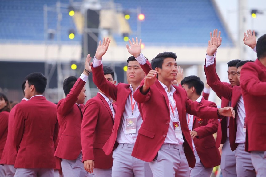 Dàn cầu thủ Olympic Việt Nam bảnh bao trong lễ mừng công - ảnh 5