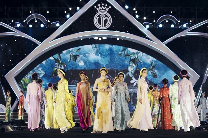 Nét duyên dáng của thí sinh HHVN 2018 trong tà áo dài thướt tha - ảnh 15