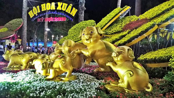 Ngắm đàn “Hợi” khủng của TPHCM đón Tết nguyên đán - ảnh 3