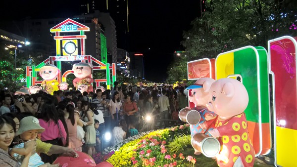 Ngắm đàn “Hợi” khủng của TPHCM đón Tết nguyên đán - ảnh 2