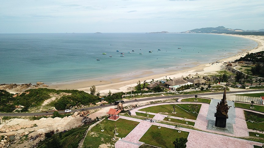 Tượng đài chiến thắng Núi Bà nhìn từ flycam - ảnh 2
