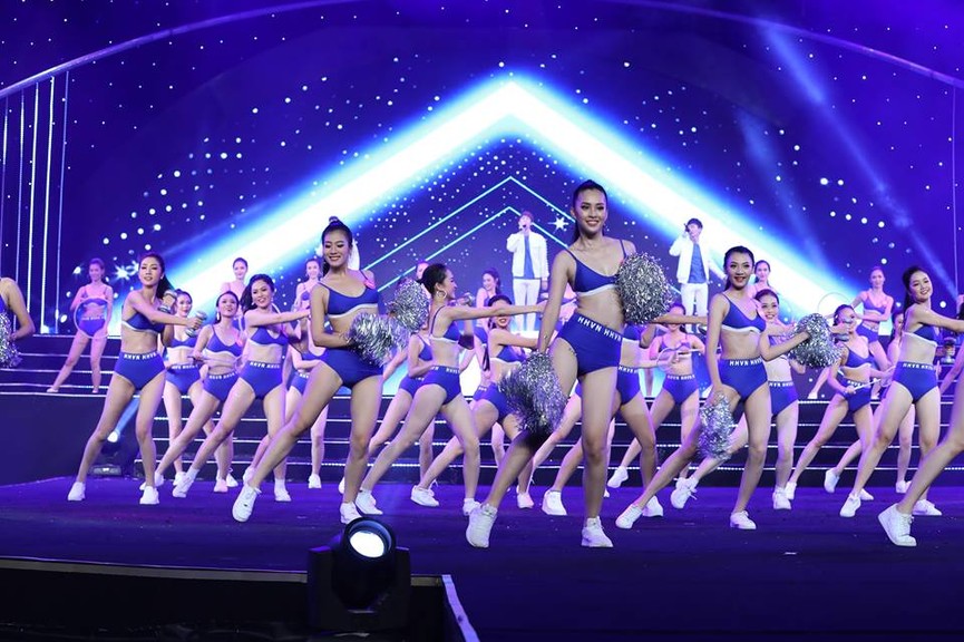 Thí sinh HHVN khoe body nóng bỏng trong Gala 30 năm tại Tuần Châu - ảnh 4