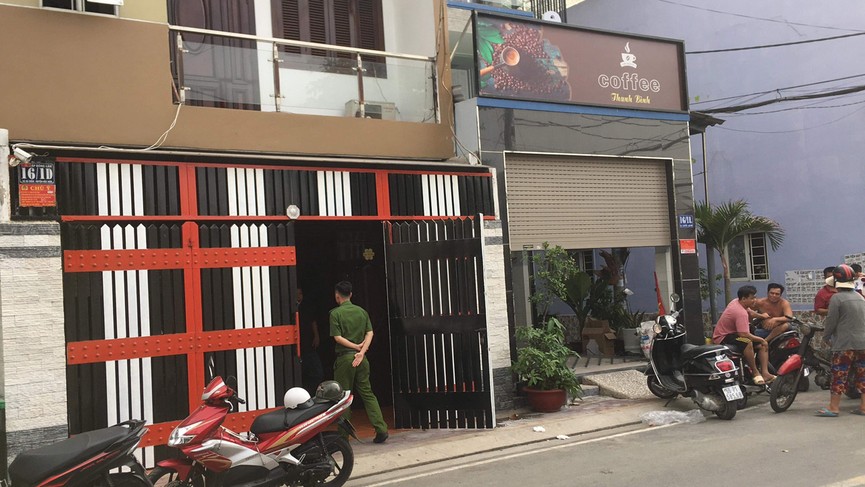 Chen chân livestream, chụp ảnh câu like khi công an khám xét nhà Phúc XO - ảnh 10