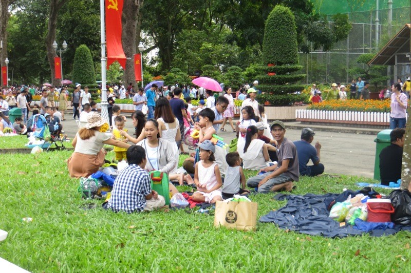 Dân Sài Gòn chen nhau ngạt thở ở Thảo Cầm Viên chơi lễ 2/9 - ảnh 17