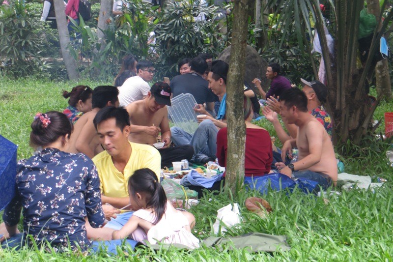 Dân Sài Gòn chen nhau ngạt thở ở Thảo Cầm Viên chơi lễ 2/9 - ảnh 27