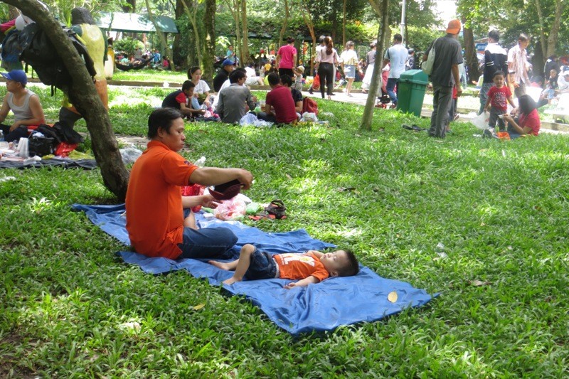 Dân Sài Gòn chen nhau ngạt thở ở Thảo Cầm Viên chơi lễ 2/9 - ảnh 24