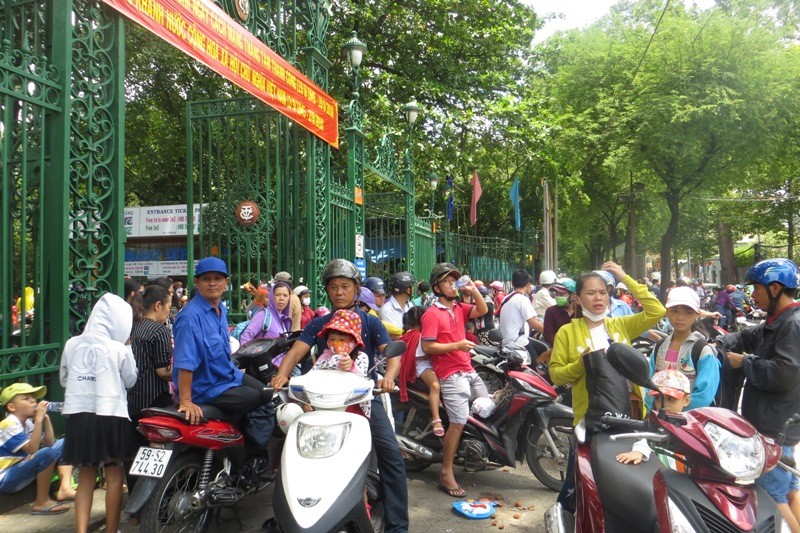 Dân Sài Gòn chen nhau ngạt thở ở Thảo Cầm Viên chơi lễ 2/9 - ảnh 5