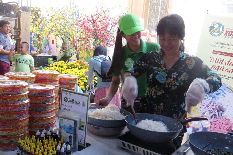 Người dân Sài Gòn săn mua đặc sản Tây Bắc ăn Tết - ảnh 3