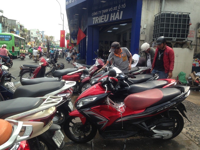 Rửa xe ngày tết: Phục vụ 500 khách, bỏ túi 20 triệu đồng/ngày - ảnh 6