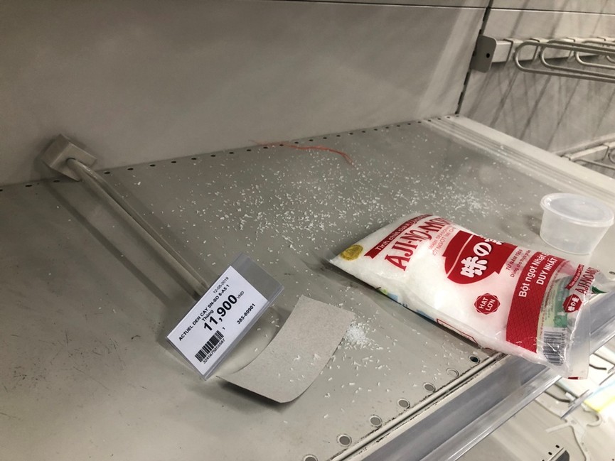 Siêu thị Auchan 'tan hoang' sau thông tin xả hàng rút khỏi Việt Nam - ảnh 6