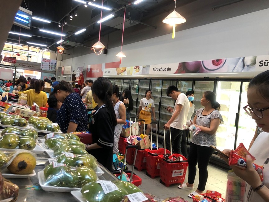 Siêu thị Auchan 'tan hoang' sau thông tin xả hàng rút khỏi Việt Nam - ảnh 9