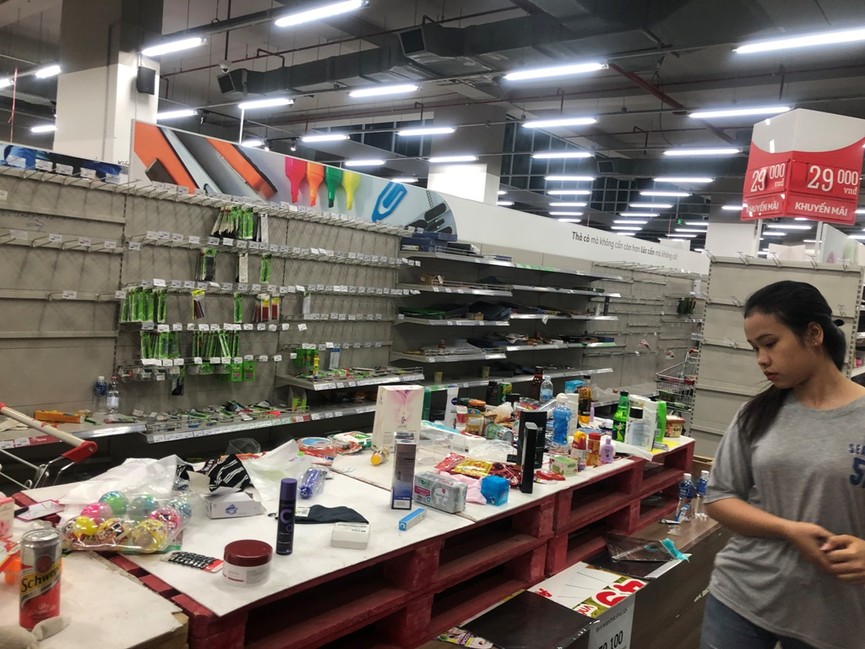 Siêu thị Auchan 'tan hoang' sau thông tin xả hàng rút khỏi Việt Nam - ảnh 12