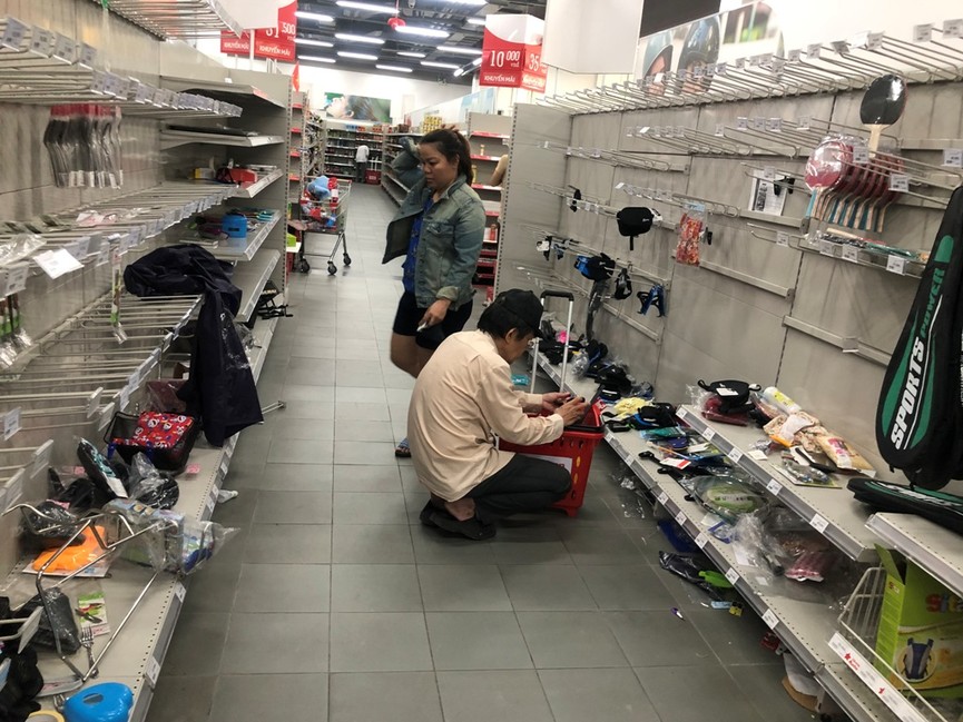 Siêu thị Auchan 'tan hoang' sau thông tin xả hàng rút khỏi Việt Nam - ảnh 14