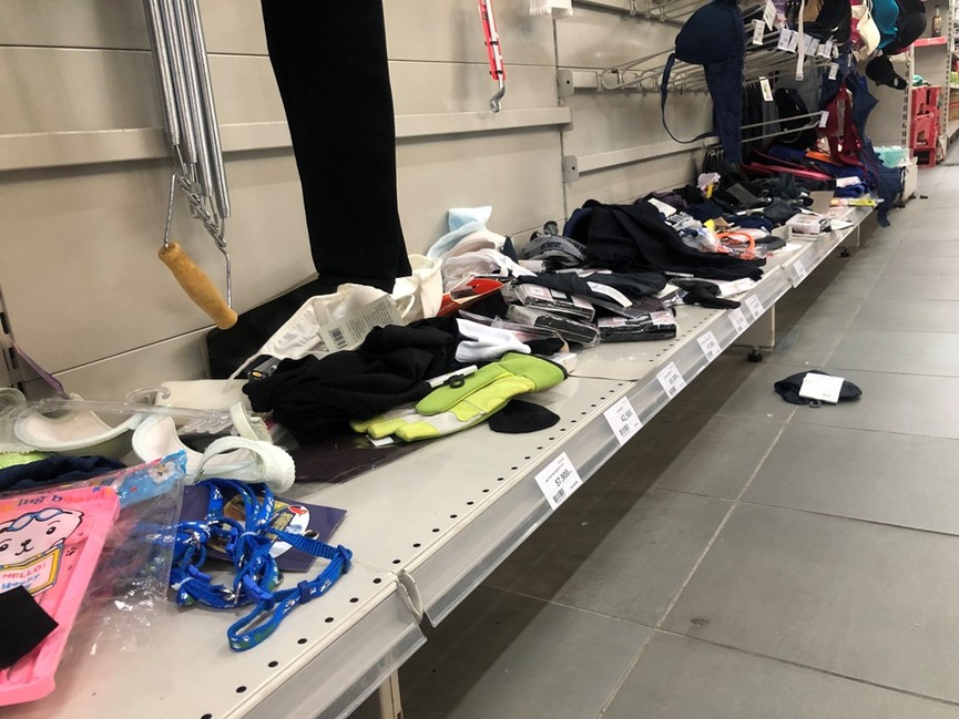 Siêu thị Auchan 'tan hoang' sau thông tin xả hàng rút khỏi Việt Nam - ảnh 15